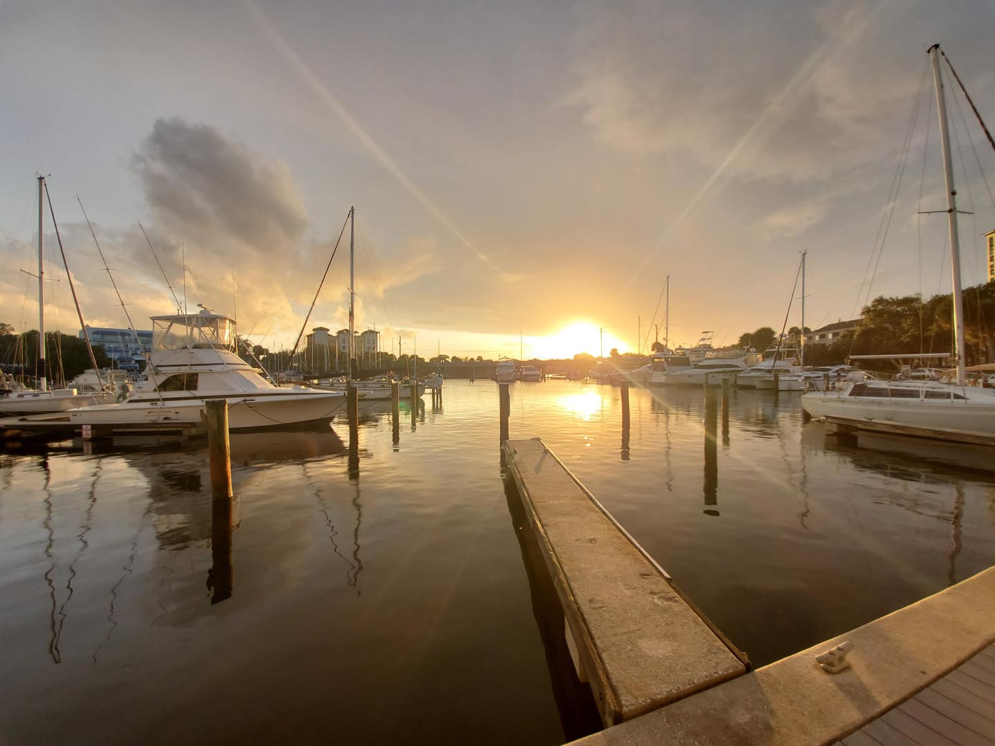 Sunset behind Ichabods Dockside in Melbourne FL